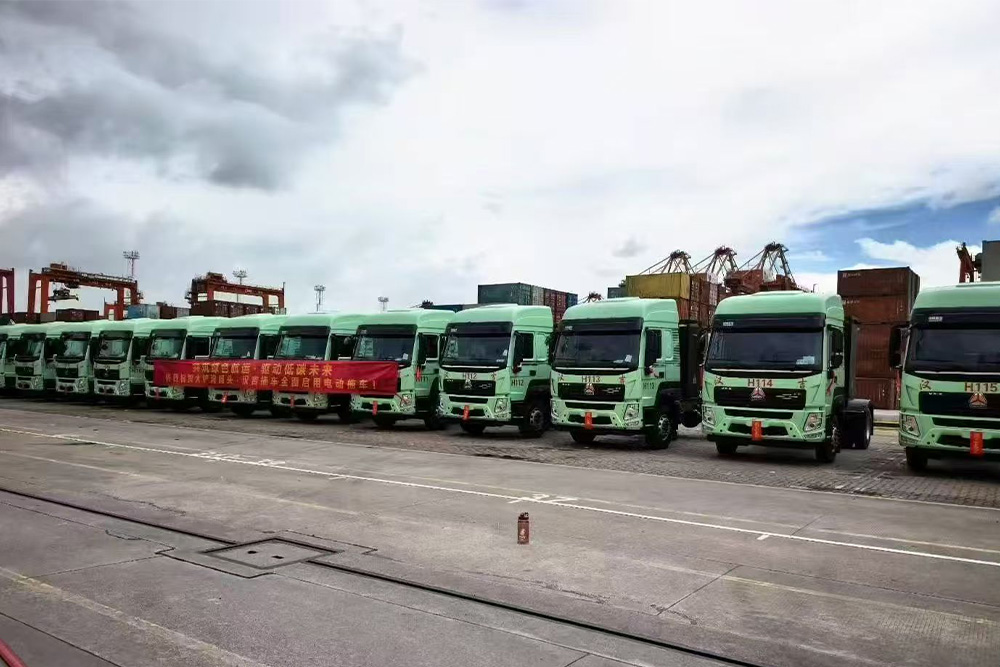 純電牽引車批量交車